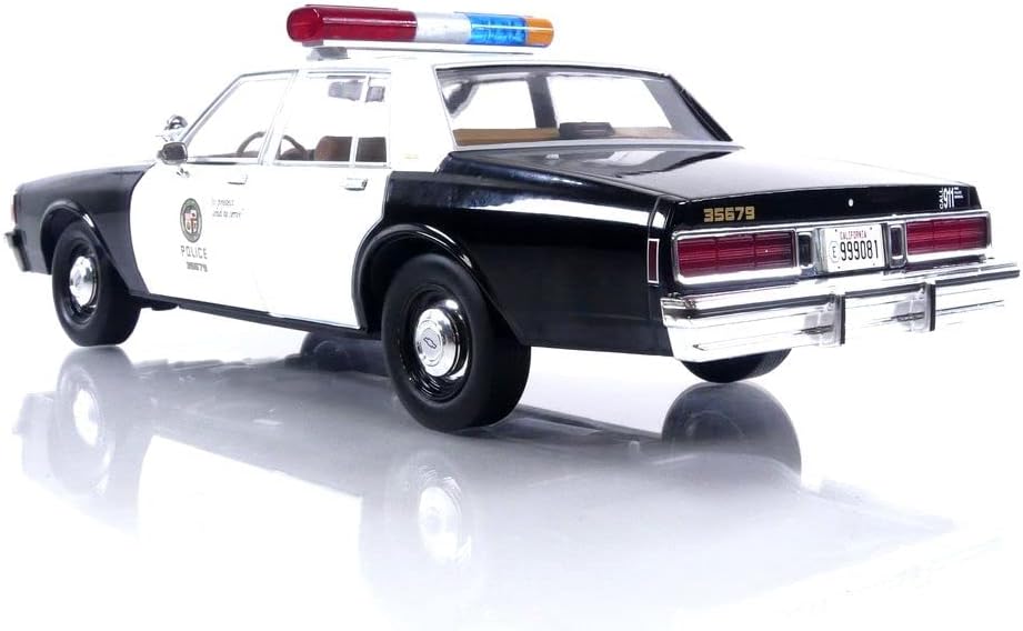 Greenlight Collectibles - 1/18 Artisan Collection - Terminator 2 (1991) - 1987 Cheverolet Caprice with Android (Diecast Model Car)